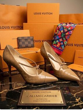 🛍️ Louis Vuitton Auth.  “Damier” Print Checkered Leather Heels